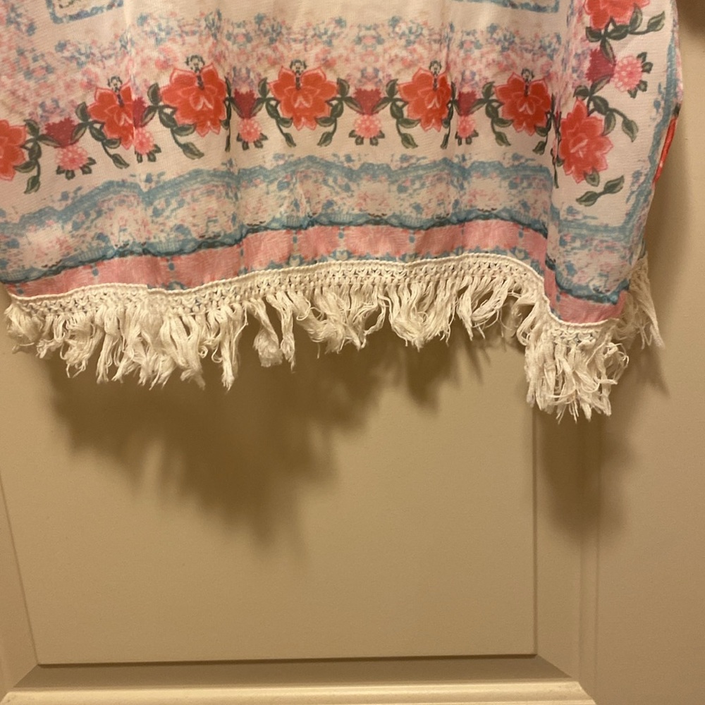 Beautiful blue, pink, and cream cover top! - Picture 4 of 5